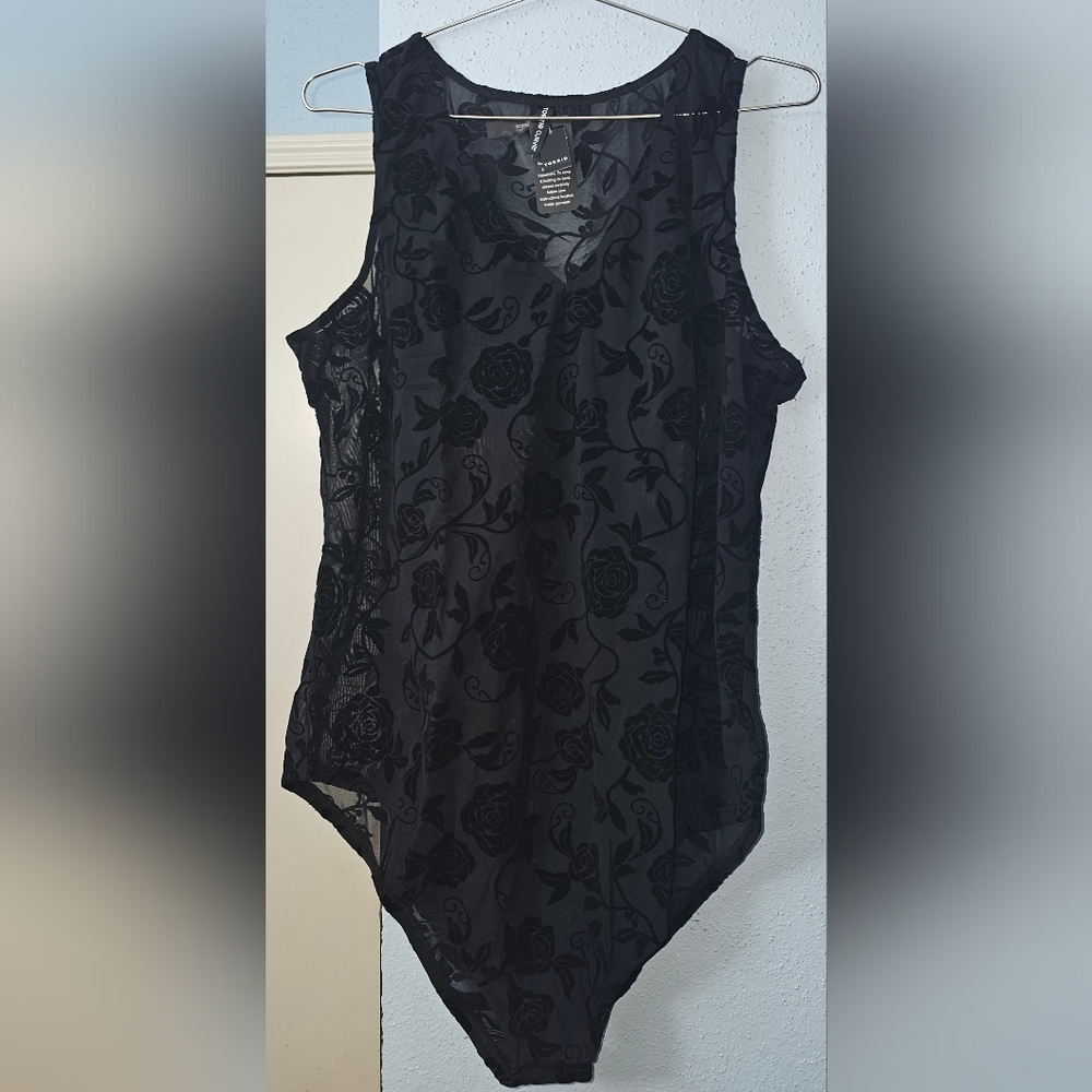 NWT - Torrid - Flocked Mesh V-Neck Bodysuit - Flocked Roses Floral Rich Black